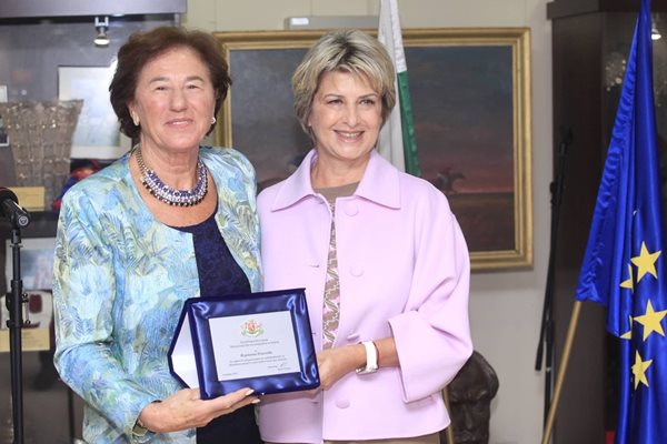 Министър Весела Лечева поздрави Йорданка Благоева за 50 години от световния й рекорд (снимки)