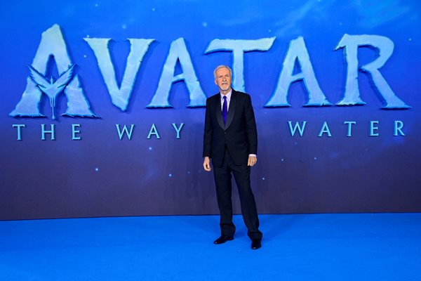 Режисьорът Джеймс Камерън световната премиера на филма "Аватар: Природата на водата" в Лондон, Великобритания СНИМКА: Ройтерс