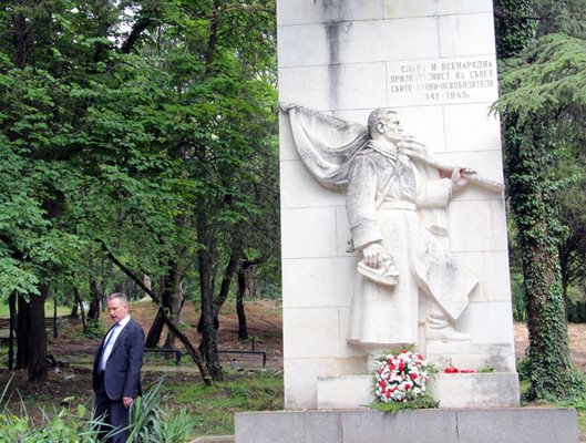 В знак на почит към Съветската армия в Стара Загора е открит паметник през 1948 г.