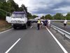 Камион с кран събори рамката на пътен възел Крайморие, пътят Бургас-Созопол е блокиран