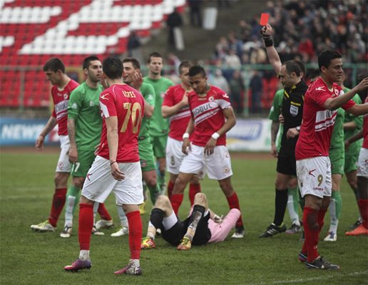 Легендата на &quot;червените&quot; Илия Вълов: ЦСКА са мъртъвци!