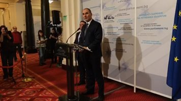 Цветанов: Извиняваме се на българите за всичко, което се случи днес заради БСП (Видео)