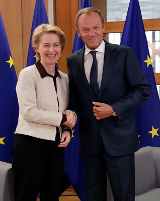 Бъдещата шефка на ЕК и председателят на Европейския съвет Доналд Туск