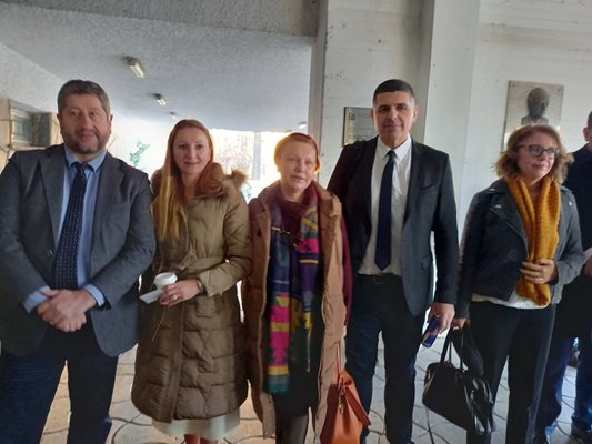 Христо Иванов и Ивайло Мирчев дойдоха за извънредната сесия в Пловдив.