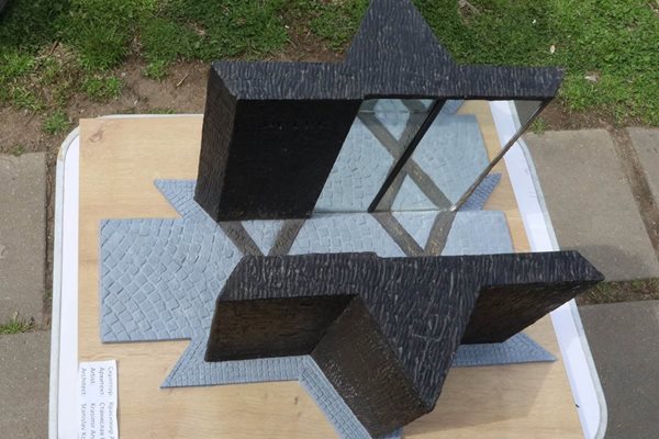 Мемориалът Давидова звезда на площад "Възраждане" СНИМКА: Румяна Тонева