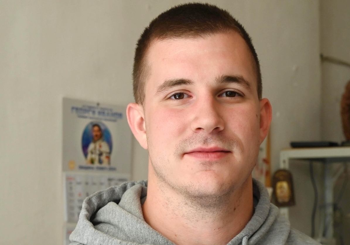 Разтърсен от случилото се на Дебора, Пламен от Ловеч слага транспаранти с послания за добро