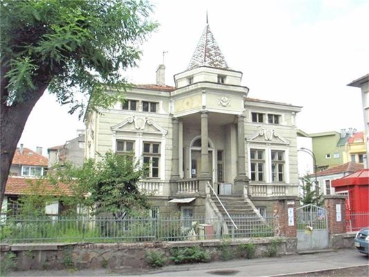 Капона заграбва Хатевата къща, без да плаща нито една стотинка, която по-късно е оценена на 2 млн. лева