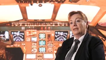 Валентина Цветкова е единствената жена - пилот на правителствен самолет в света