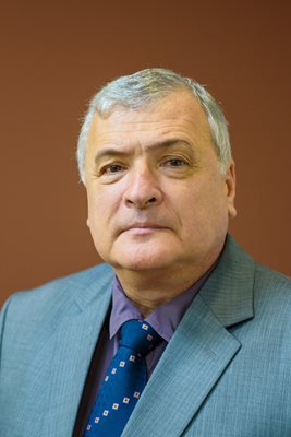 Проф. д-р Валентин Игнатов.