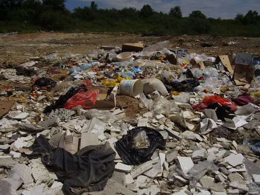 Незаконно сметище. Снимката е илюстративна