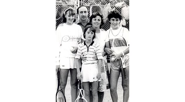 Георги Малеев заедно със съпругата си Юлия Берберян и дъщерите им Мануела, Катерина и Магдалена.