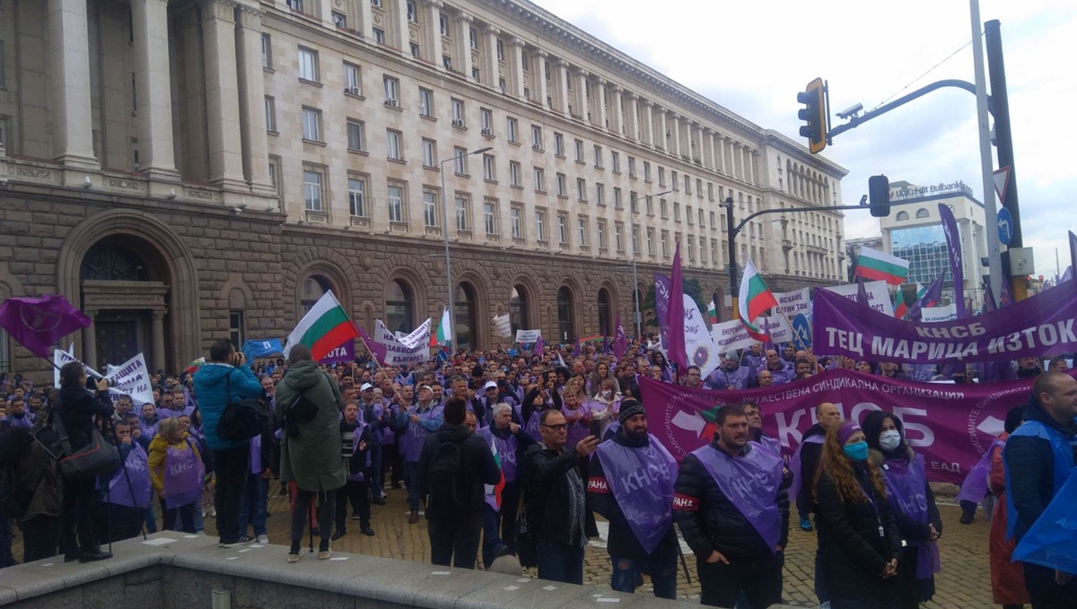 Продължават протестите на миньори и енергетици в Старозагорско