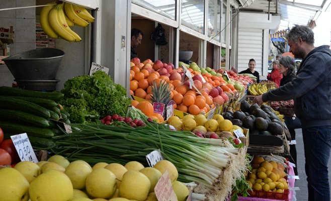 Килограм краставици на пазара мина границата от 7 лева за килограм.