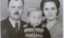 Фотозагадка: Кой е този шоумен, роден днес преди 85 години?