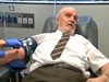 Мъжът, спасил над 2 млн. бебета, дари кръв за последен път (Видео)