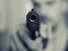 Баща заплаши гаджето на дъщеря си с пистолет във Враца