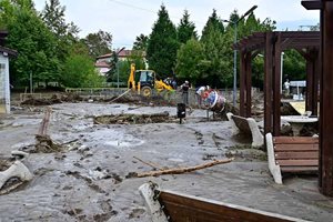 Обявиха частично бедствено положение в Белослав след бурята във Варненско (Снимки)