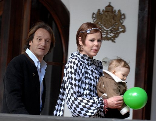 Калина, Китин и малкият Симеончо на неговия първи рожден ден през март 2008 г. в Царска Бистрица.