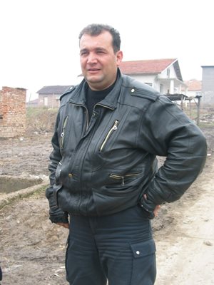 Росен Русанов бе успял да спечели уважението на ромското население в Буковлък и да държи нещата под контрол.