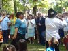Вижте как вицепремиерът Валери Симеонов аплодира цигански танци (Видео)
