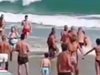 Туристи и спасители се биха на плажа в Несебър (Видео)