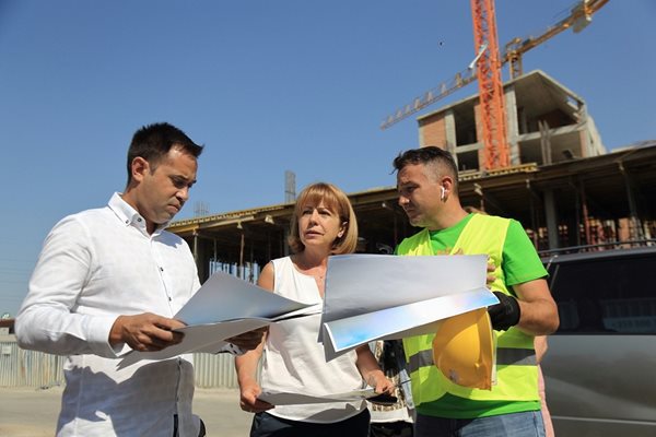Столичният кмет Йорданка Фандъкова и кметът на район "Лозенец" Любомир Дреков провериха строителството на нова детска градина в "Кръстова вада"