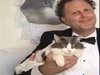 Американец  се жени за котката си