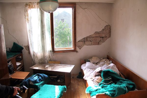 В пернишкото село Мещица се молят:  100 години да няма силно земетресение