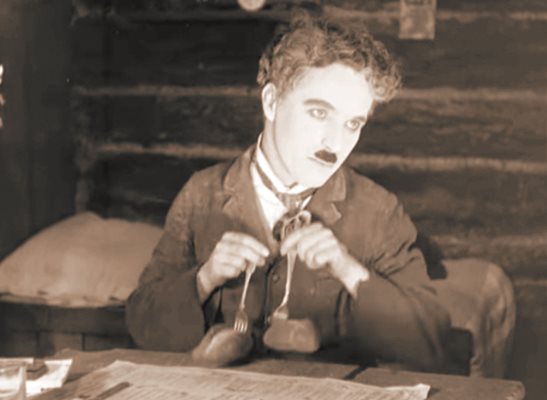Чарли Чаплин (16 април 1889 -  25 декември 1977 г.)