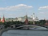 Неизвестни заляха посолството на Чехия в Москва с червена боя