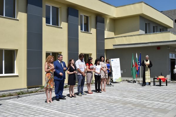 Новата сграда на приюта бе открита и осветена през лятото