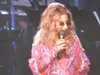 Барбра Стрейзанд и Крис Кристоферсън изпяха дует от "Роди се звезда" на фестивал в Лондон (Видео)