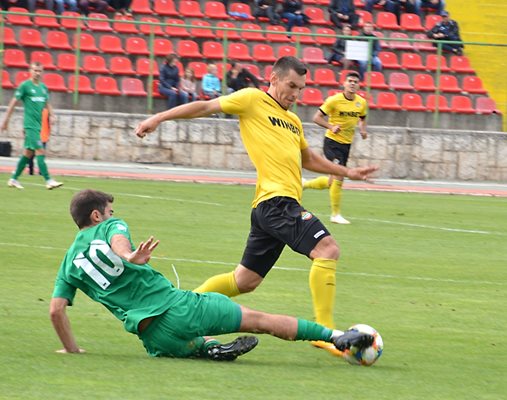 "Ботев" се срина на предпоследно място в Първа лига