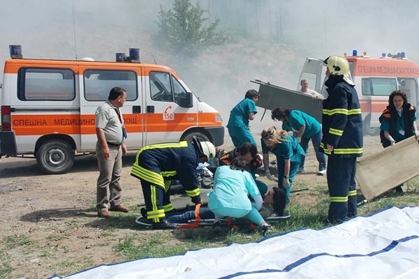 Допълнителните спешни екипи са в Приморско, Златни пясъци и Слънчев бряг.