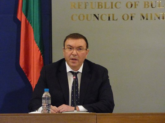 Здравният министър Костадин Ангелов