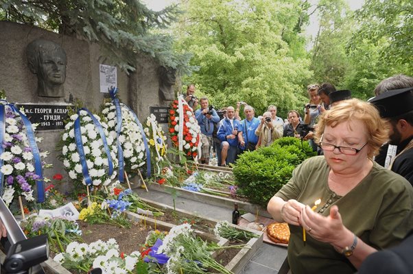 Левскарите и днес ще бъдат на гробищата