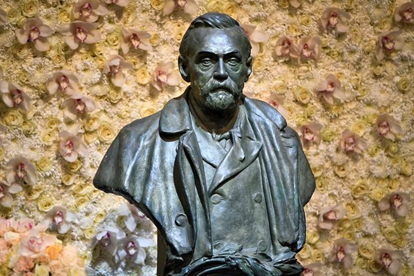 Статуя на Алфред Нобел СНИМКА: РОЙТЕРС