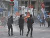 Сблъсъци между полиция и демонстранти в Истанбул (снимки)