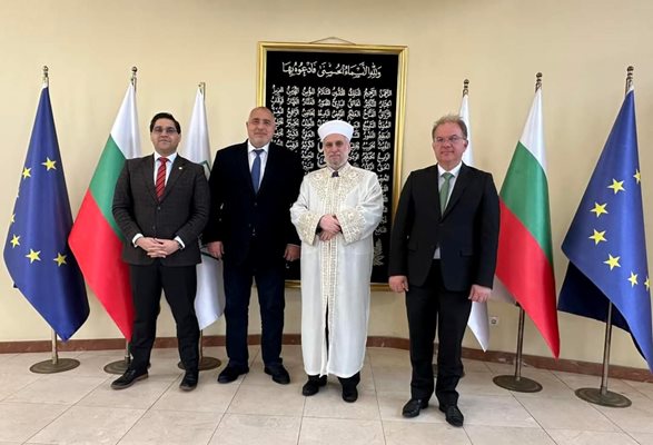 Бойко Борисов поздрави главния мюфтия Мустафа Хаджи за свещения за мюсюлманите празник.