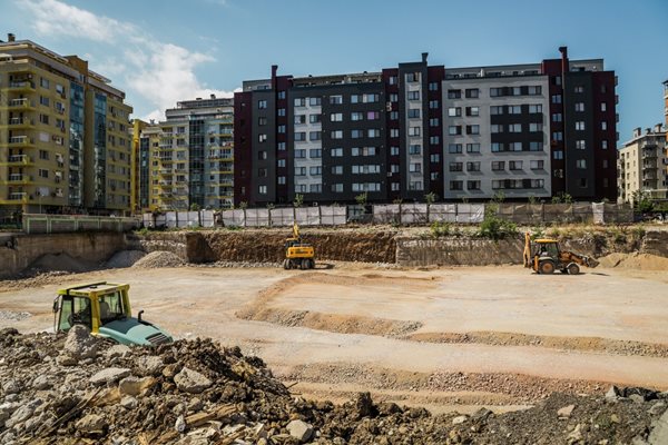 Във вторник започна строежа на новото училище в "Манастирски ливади - запад".
СНИМКА: АДЕЛИНА АНГЕЛОВА