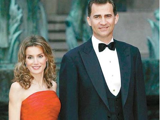 Престолонаследникът Филип и принцеса Летисия са любимци в Испания 
  


