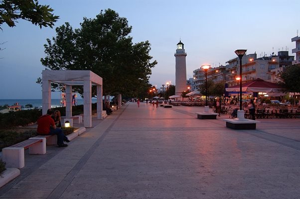 Град Александруполис е в област Еврос.