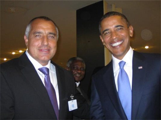 Премиерът Бойко Борисов и американският президент Барак Обама се появиха в тъмни костюми, бели ризи и лилави вратовръзки на официален обяд в Ню Йорк в чест на сесията на Общото събрание на ООН.