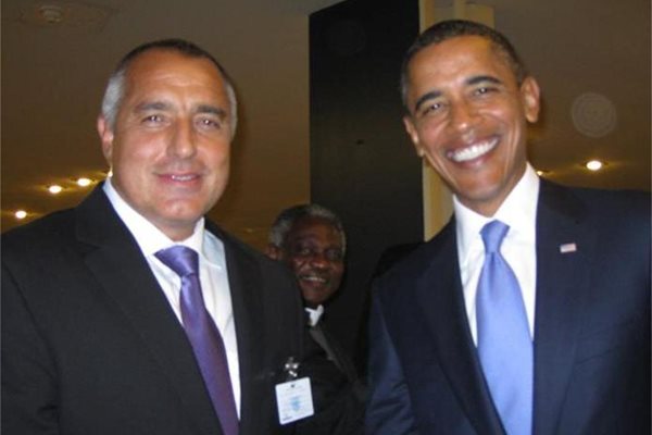 Премиерът Бойко Борисов и американският президент Барак Обама се появиха в тъмни костюми, бели ризи и лилави вратовръзки на официален обяд в Ню Йорк в чест на сесията на Общото събрание на ООН.