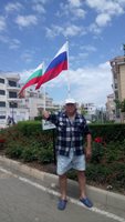 Възмутени граждани: Защо руското знаме се вее над Черноморец?