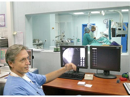 Д-р Иван Мануков, началник на клиника по инвазивна кардиология в Пловдив
СНИМКИ: НАТАША МАНЕВА