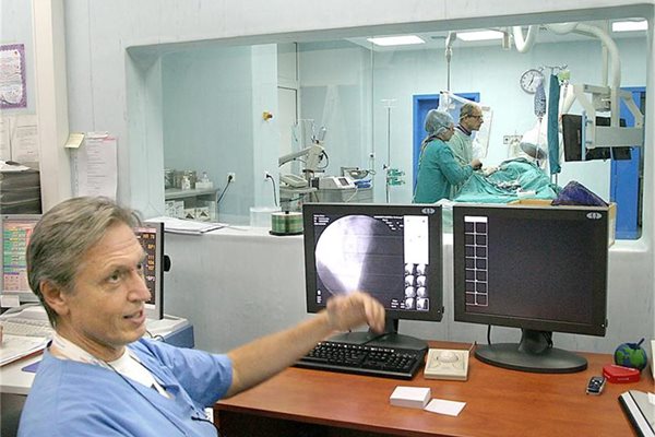 Д-р Иван Мануков, началник на клиника по инвазивна кардиология в Пловдив
СНИМКИ: НАТАША МАНЕВА