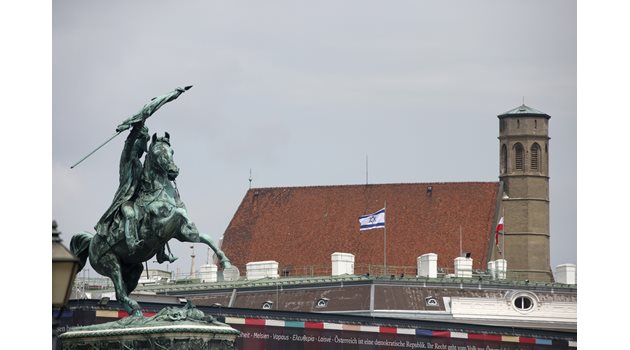 Във Виена издигнаха израелски знамена върху правителствени сгради.