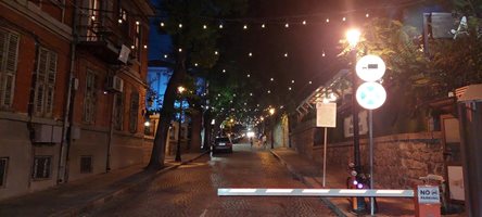 Централната улица на Стария Пловдив светна с нови лампи