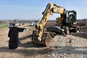 В Кермен изграждат нов пътен и пешеходен надлез над железопътната линия